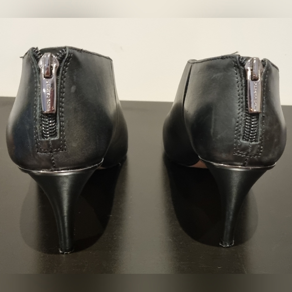 VINCE CAMUTO Vyammi Black Leather Women's Zip-Up Bootlets Size 7.5 B/38 3" Heel - Picture 2 of 13